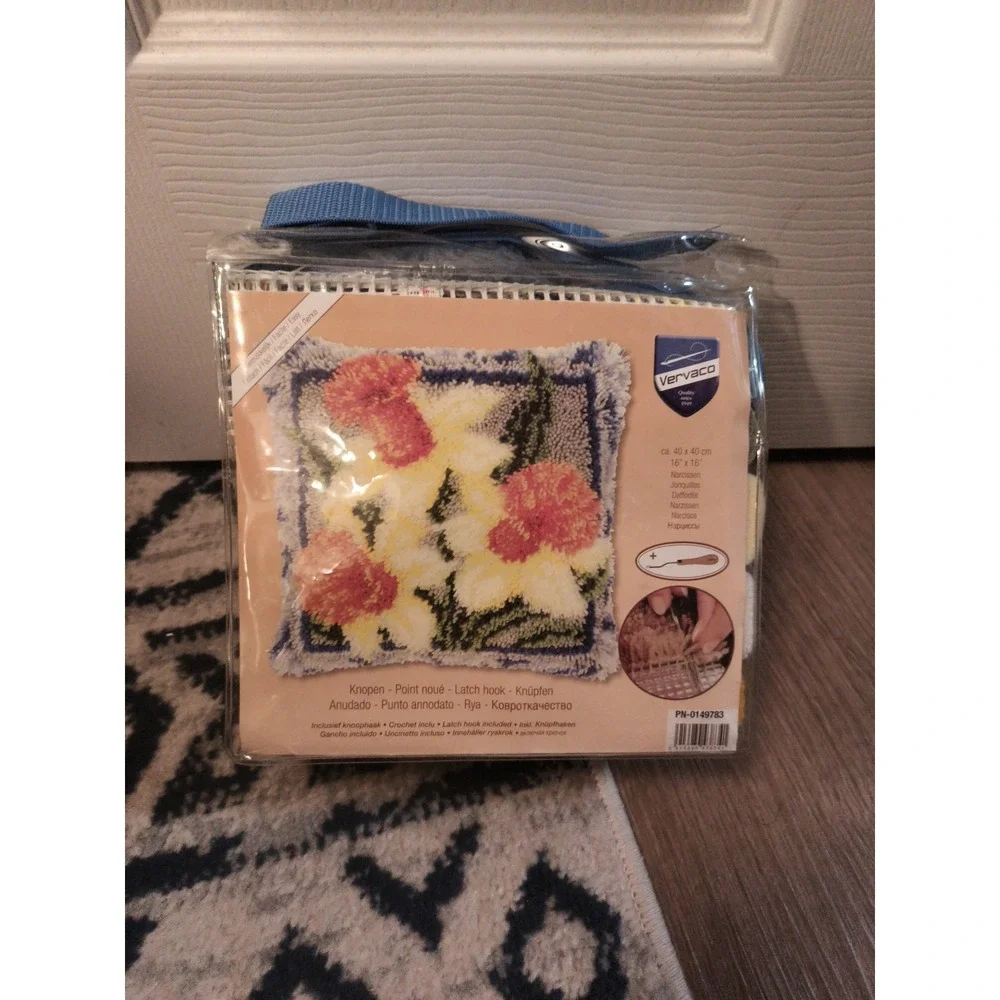 Vervaco Latch hook pillow kit Flowers stamped 16x16 PN-0149783 Vintage